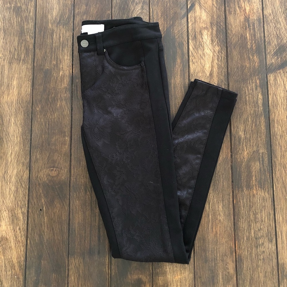 Cache skinny pants/leggings with faux lace detail